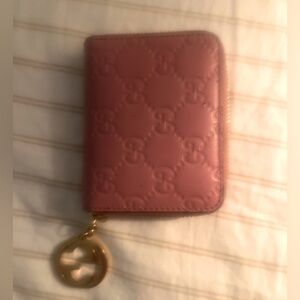Vintage Gucci Leather mini wallet. Great condition. Dusty Rose Pink embossed